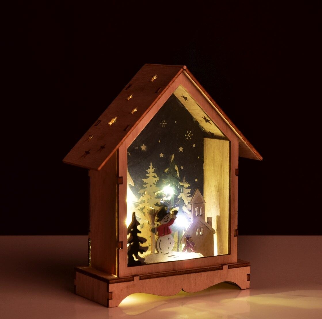 Domek uvnitř s lesním zátiším s LED osvětlením - 16 cm