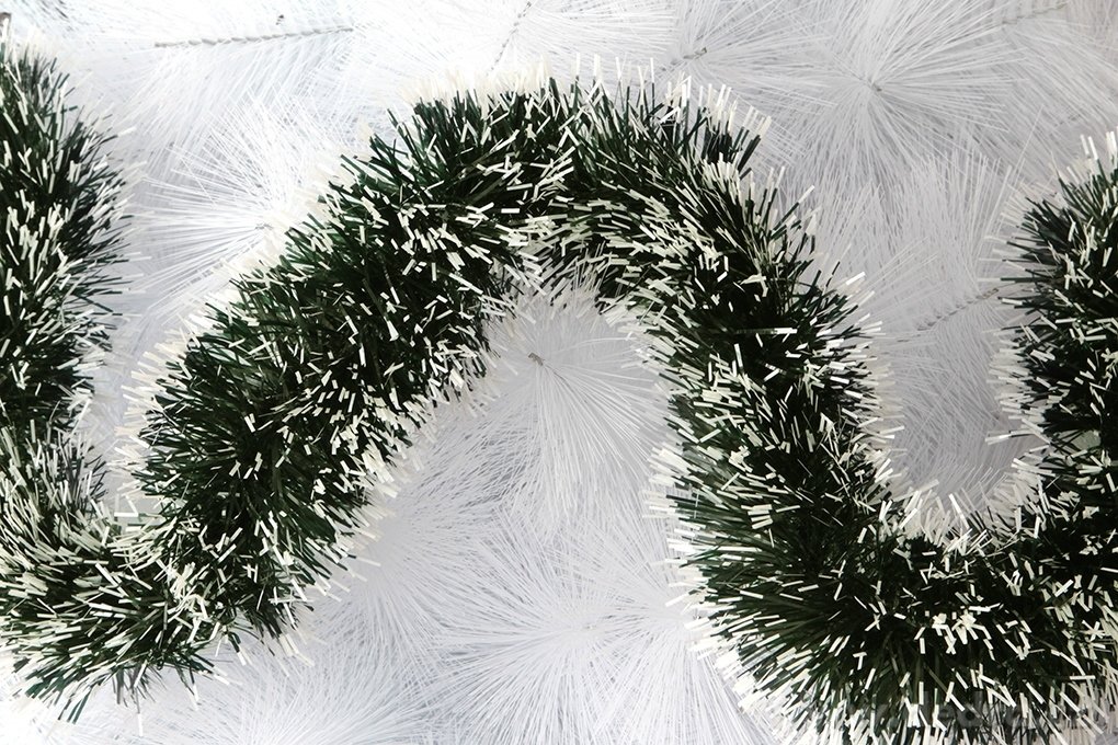 Široký řetěz ZELENO- BÍLÝ   na vánoční dekorace 200 cm