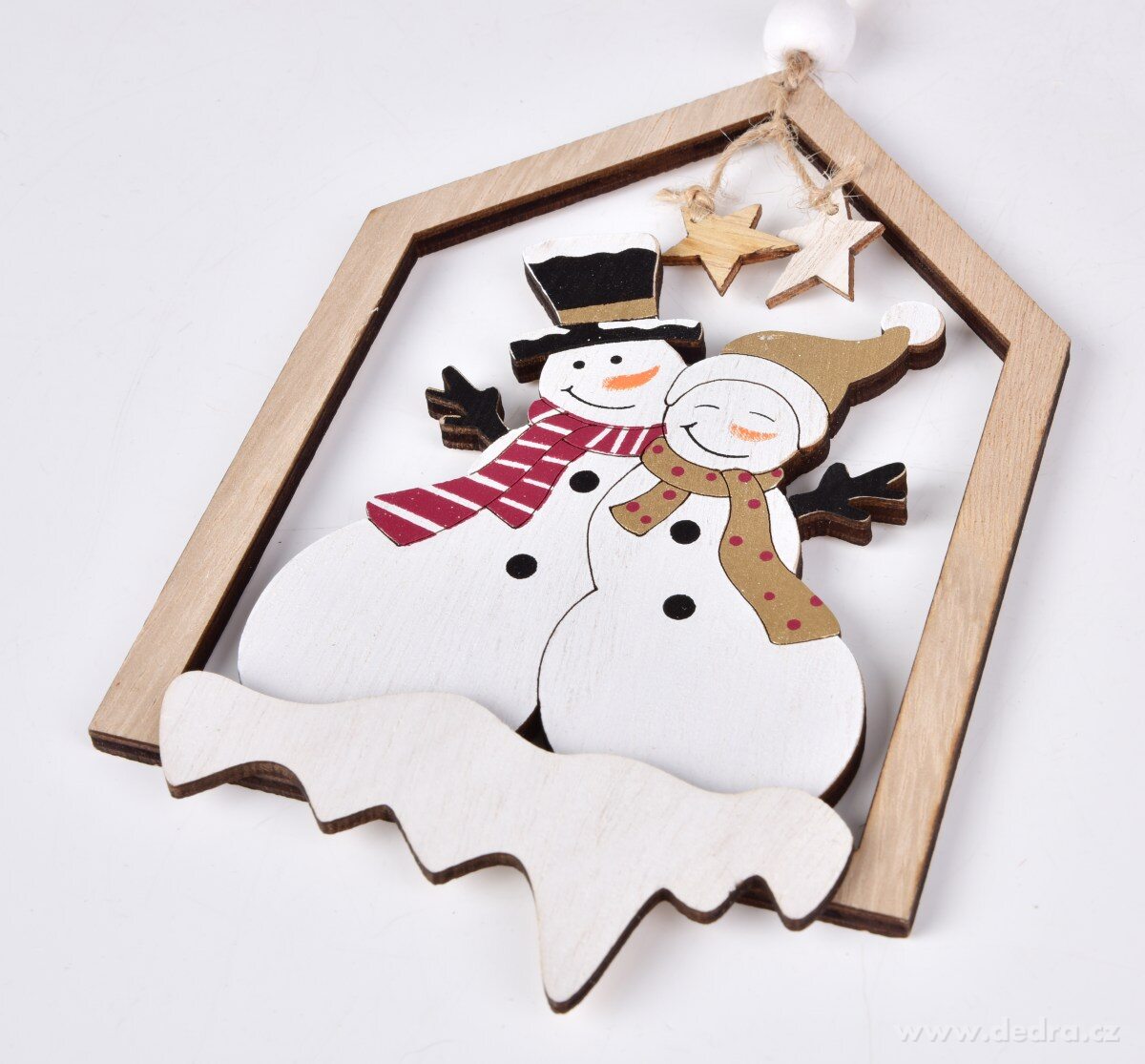 Dřevěná ozdoba ve tvaru domečku se sněhuláky