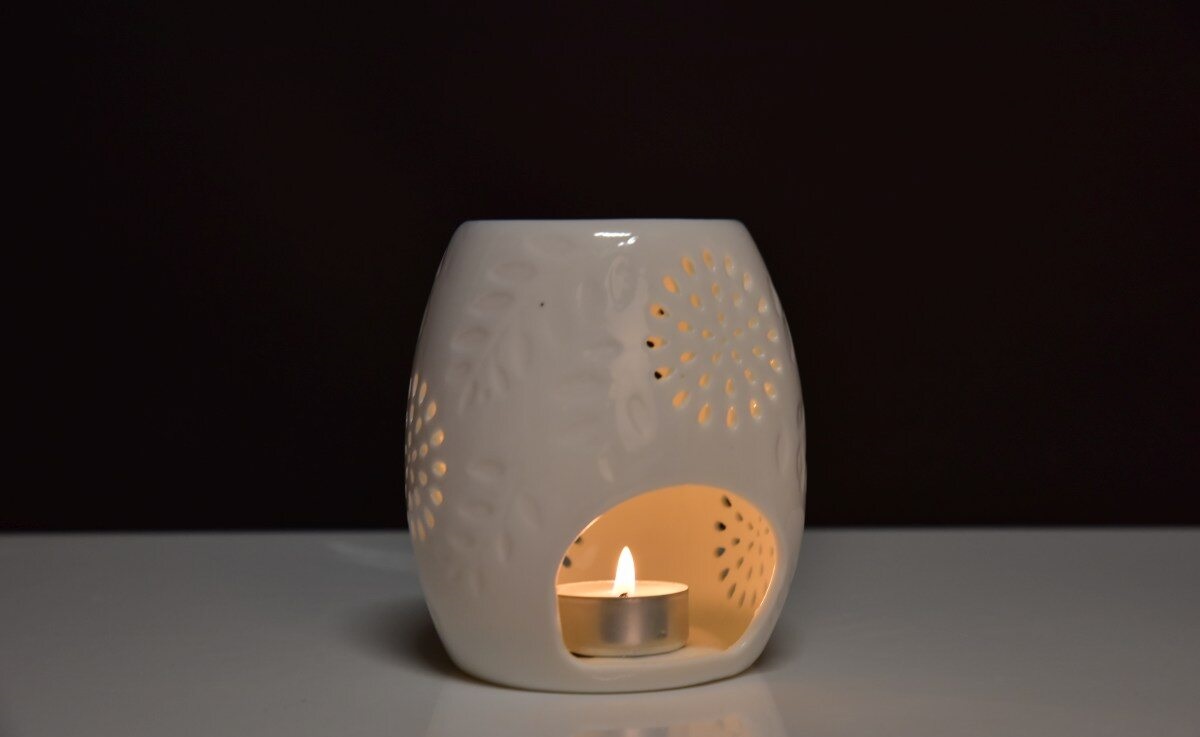 Aromalampa s krajovým dekorem- lesklá bílá  