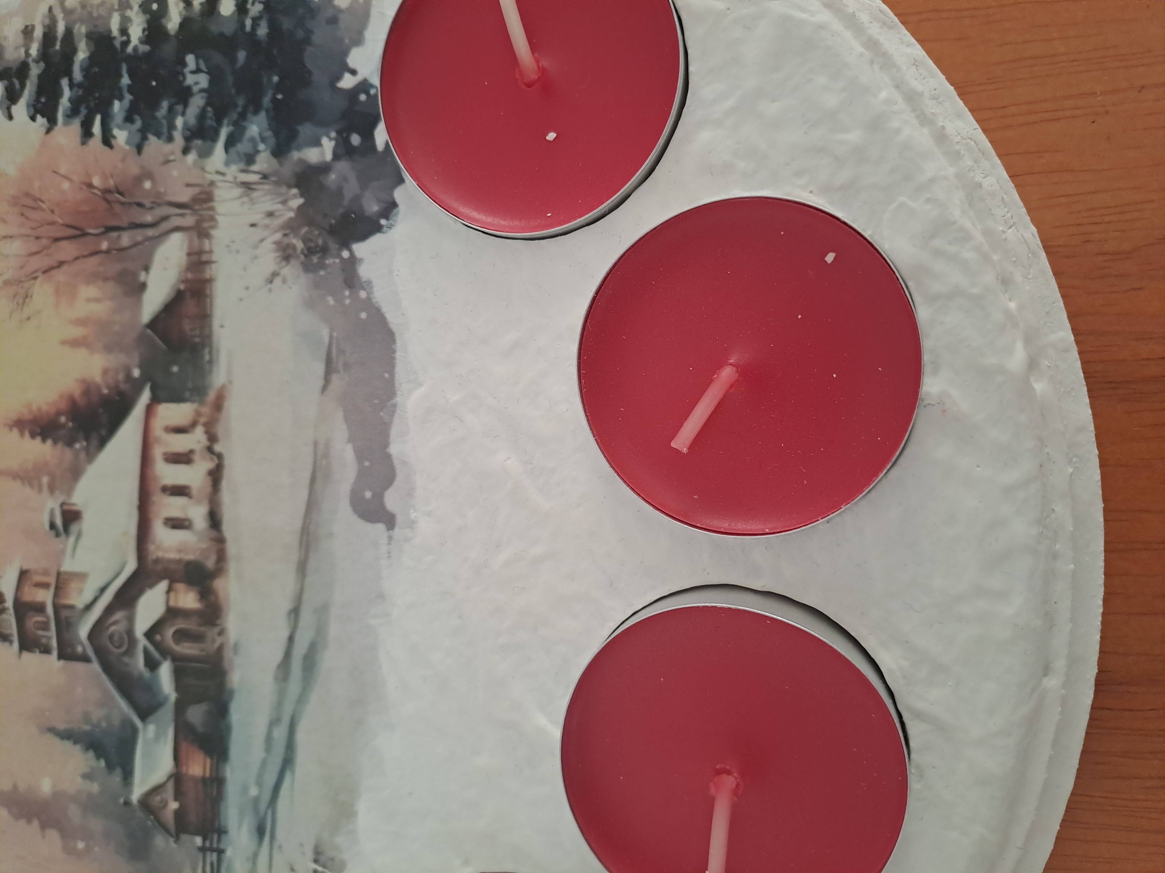 Svícen na 4 svíčky - kulatý s kostelíčkem 