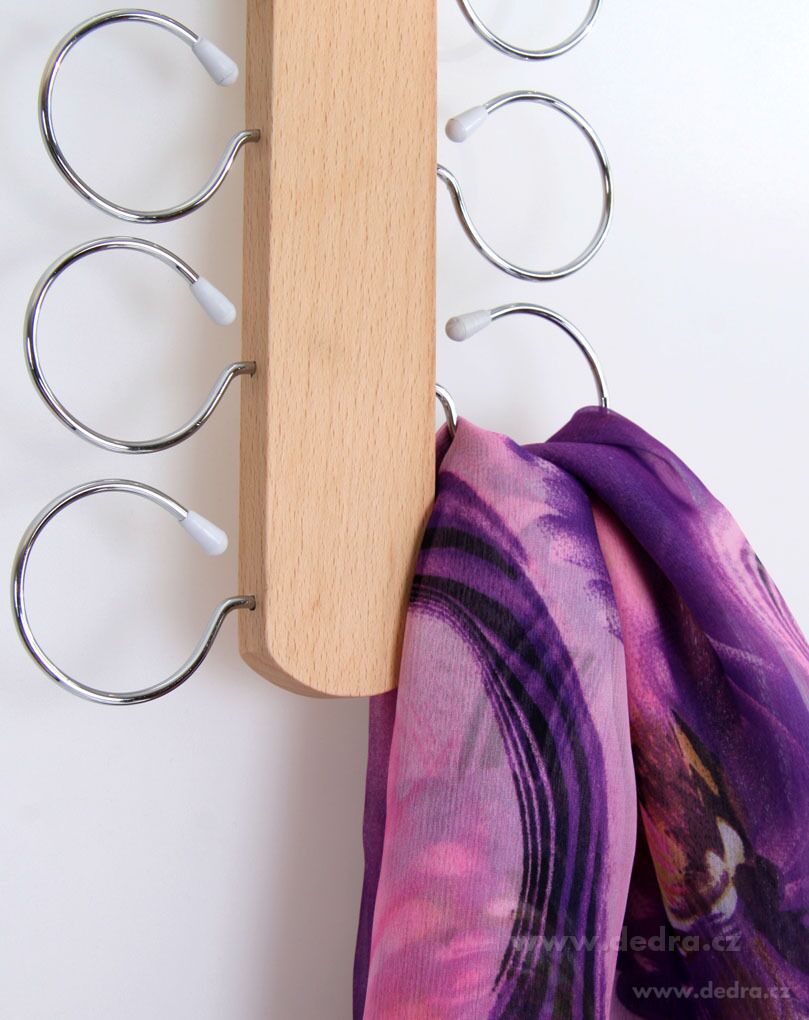 Šátkovník pro přehledné zavěšení šátků a šál